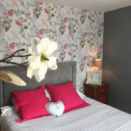 Aupres Du Chateau Bed & Breakfast