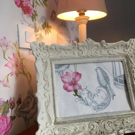 Aupres Du Chateau Bed & Breakfast