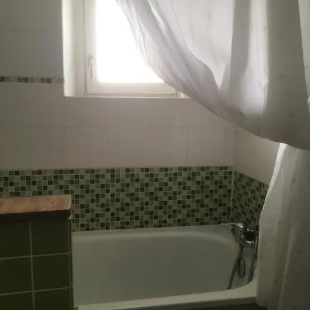 Aupres Du Chateau Bed & Breakfast