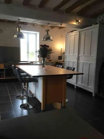 Aupres Du Chateau 住宿加早餐酒店 3*